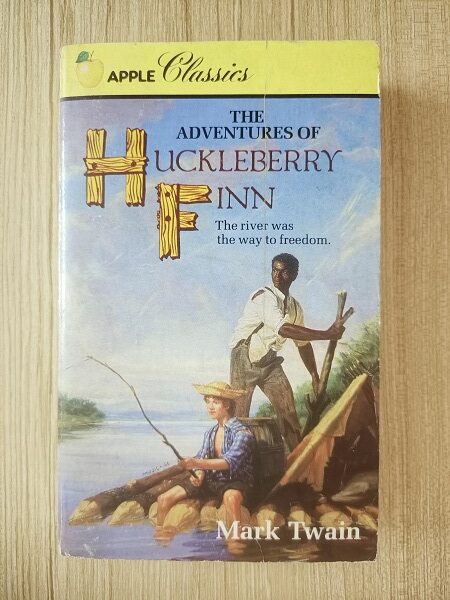 Used Book The Adventures of Huckleberry Finn - Mark Twain