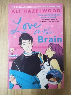 Second Hand Book Love on the Brain - Ali Hazelwood