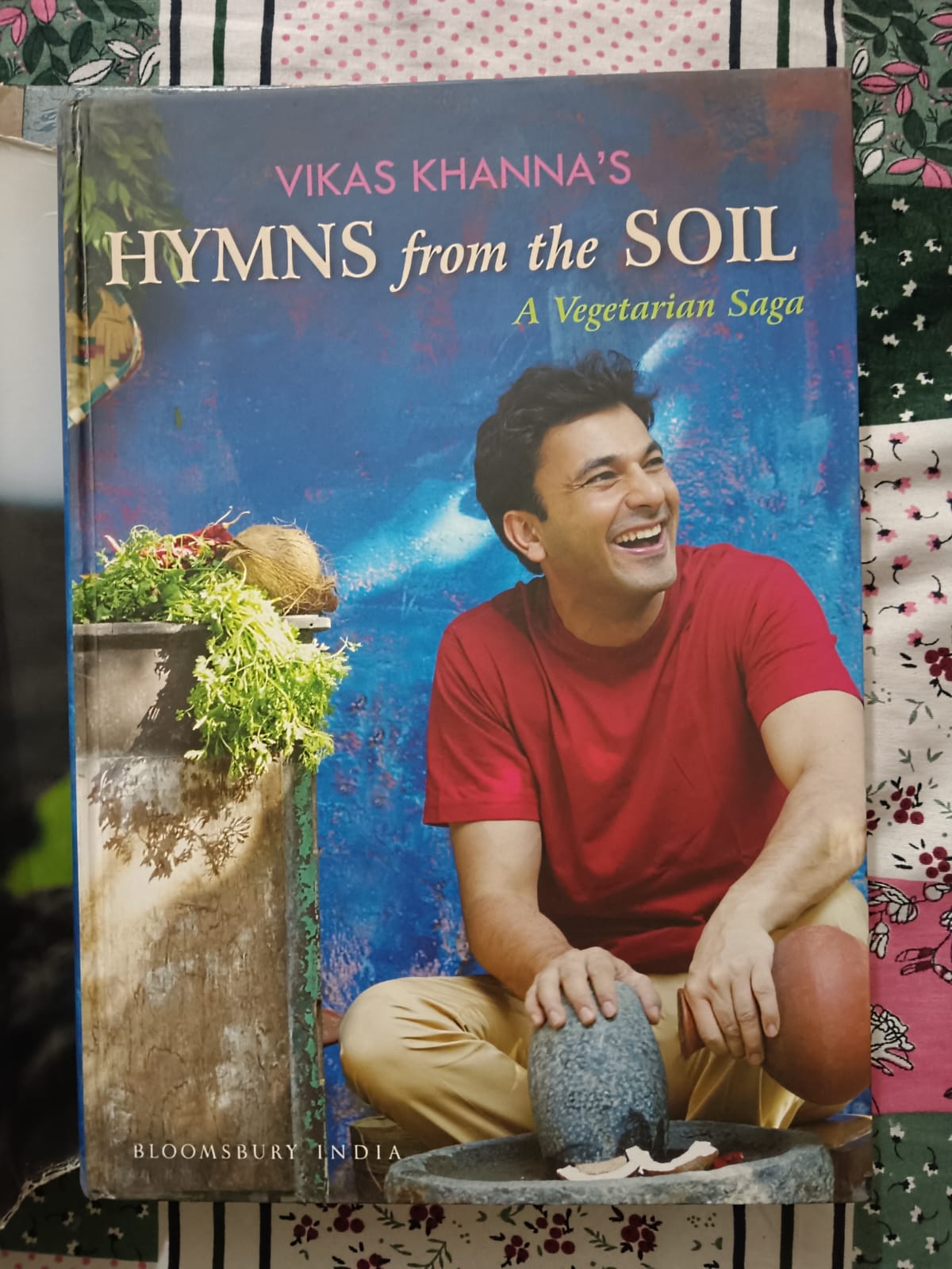 Used Book - Vikas Khanna's HYMNS from the SOIL - A Vegetarian Saga - Bloomsbury India - Love, Compassion & Food - God is Food