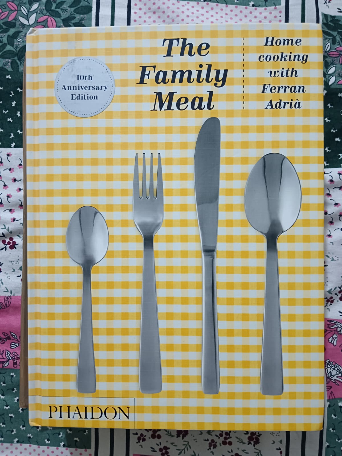 Used Book - The Family Meal - Home Cooking with Ferran Adria - 10th Anniversary Celebrated Cookbook Edition - PHAIDON Books - From elBulli to your Kitchen - Basic Recipes - The Meals - What Is Family Meal - The ElBulli System - Cooking At Home - The Essentials - A Look Behind The Scenes At The Family Meal