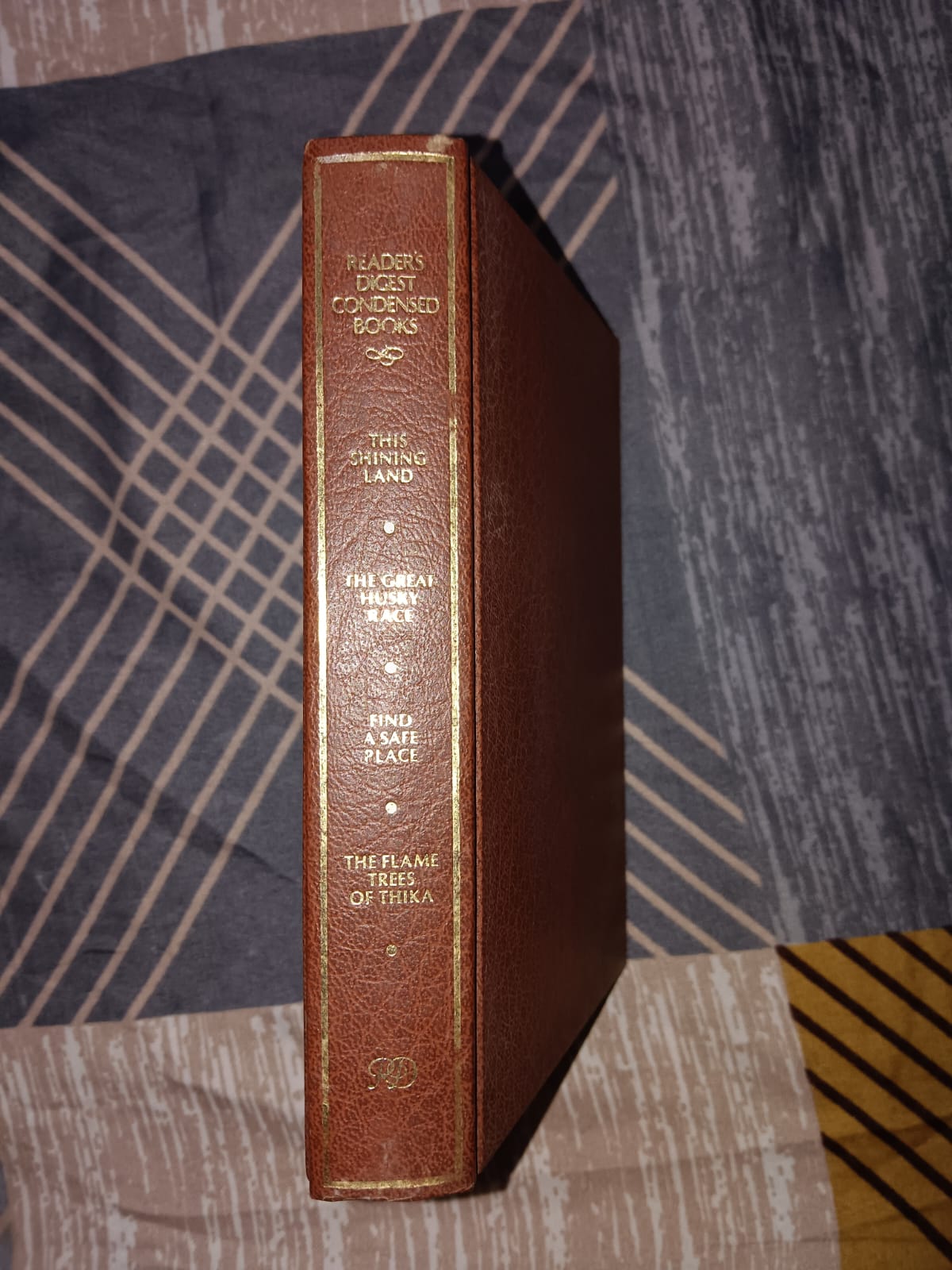 Second hand Book - Reader's Digest Condensed Book (4 in 1) - The Shining Land by Rosalind Laker - The Great Husky Race by Jose Giovanni - Find a Safe Place by Alexander Lazzarino & E. Kent Hayes - The Flame Trees of Thika by Elspeth Huxley (First Edition)