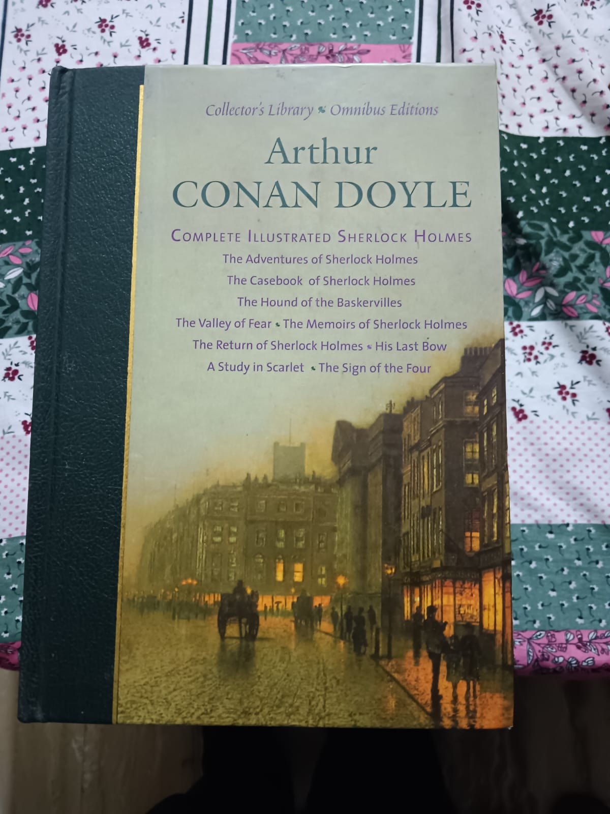 Second hand Book - Collector's Library - Omnibus Editions - Complete Illustrated Sherlock Holmes - Arthur Conan Doyle - Adventures & Casebook - The Hound of the Baskervilles - The Valley of Fear - The Memoirs - The Return - His Last Bow - A Study in Scarlet - The Sign of Four - Hardbound - 855 pages
