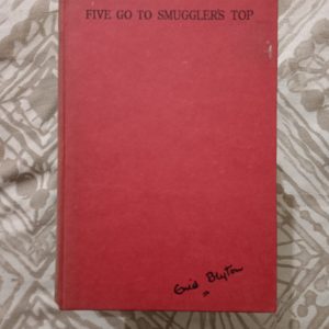 Used Book - Enid Blyton - Five Go To Smuggler's Top - The Story of the Adventures of Four Friends & Their Dog