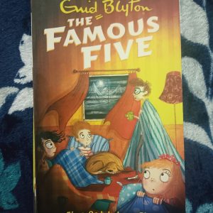 Used Book - Enid Blyton - The Famous Five - Five Get Into A Fix