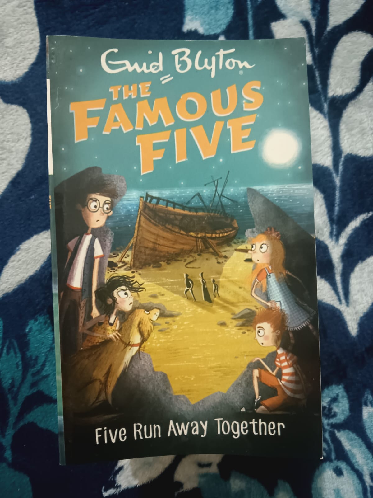 Used Book - Enid Blyton - The Famous Five - Five Run Away Together