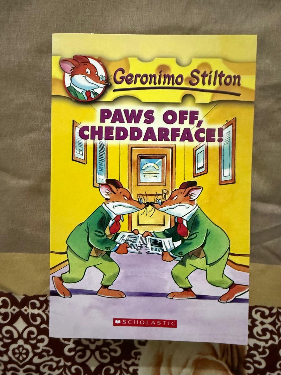 Second Hand Book - Geronimo Stilton - Paws off, Cheddarface ! - Scholastic - The Adventurous Universe of Mischievous Mouse Island