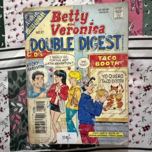 Second hand Book - Betty & Veronica - Double Digest - Betty & Veronica Double Digest serves up a double helping of Riverdale’s premier friendship and rivalry. Filled with twice the fashion, dating dilemmas, and classic humor, it perfectly captures the enduring bond between the ultimate girl-next-door and the glamorous heiress. It is a vibrant, pocket-sized goldmine of timeless, feel-good fun.