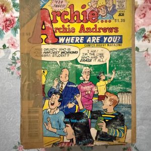 Second hand Book - Archie Andrews Where Are You - Archie Digest Magazine is the ultimate pocket-sized escape into the timeless world of Riverdale. Brimming with iconic high school drama, wholesome teenage mishaps, and the legendary love triangle, it perfectly captures classic American humor. It is a brilliant, feel-good treasury that delivers effortless nostalgia and pure entertainment on every single page.