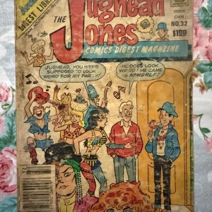 Second hand Book - Jughead Jones Comics Digest Magazine - Jughead Jones Comics Digest Magazine is a hilarious tribute to Riverdale’s premier burger-loving nonconformist. Bursting with classic adventures, crown-wearing antics, and his trademark sarcastic wit, this pocket-sized powerhouse delivers double the laughs. It is a delightfully charming read that perfectly celebrates the ultimate lazy genius and his timeless comic escapades.