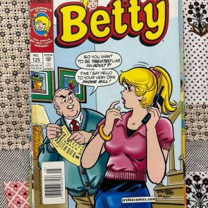 Second hand Book - Archie Comics - BETTY - Jumbo Size - This Betty Jumbo Size edition is pure, nostalgic bliss! Bursting with classic teenage drama, wholesome Riverdale charm, and endless laughs, it shines a brilliant spotlight on everyone’s favorite girl-next-door. Packed with timeless, feel-good stories and retro artwork, this massive collection is an absolute joy for Archie fans of all generations.
