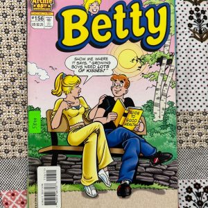 Second hand Book - Archie Comics - BETTY - Jumbo Size - This Betty Jumbo Size edition is pure, nostalgic bliss! Bursting with classic teenage drama, wholesome Riverdale charm, and endless laughs, it shines a brilliant spotlight on everyone’s favorite girl-next-door. Packed with timeless, feel-good stories and retro artwork, this massive collection is an absolute joy for Archie fans of all generations.