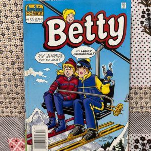 Second hand Book - Archie Comics - BETTY - Jumbo Size - This Betty Jumbo Size edition is pure, nostalgic bliss! Bursting with classic teenage drama, wholesome Riverdale charm, and endless laughs, it shines a brilliant spotlight on everyone’s favorite girl-next-door. Packed with timeless, feel-good stories and retro artwork, this massive collection is an absolute joy for Archie fans of all generations.