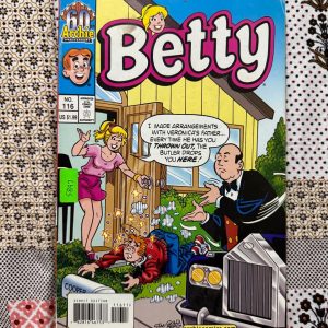 Second hand Book - Archie Comics - BETTY - Jumbo Size - This Betty Jumbo Size edition is pure, nostalgic bliss! Bursting with classic teenage drama, wholesome Riverdale charm, and endless laughs, it shines a brilliant spotlight on everyone’s favorite girl-next-door. Packed with timeless, feel-good stories and retro artwork, this massive collection is an absolute joy for Archie fans of all generations.