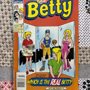 Second hand Book - Archie Comics - BETTY - Jumbo Size - This Betty Jumbo Size edition is pure, nostalgic bliss! Bursting with classic teenage drama, wholesome Riverdale charm, and endless laughs, it shines a brilliant spotlight on everyone’s favorite girl-next-door. Packed with timeless, feel-good stories and retro artwork, this massive collection is an absolute joy for Archie fans of all generations.