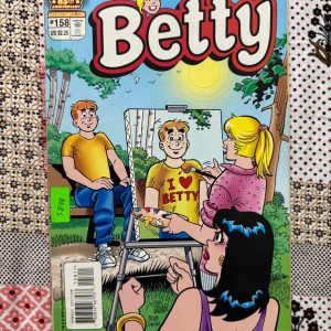 Second hand Book - Archie Comics - BETTY - Jumbo Size - This Betty Jumbo Size edition is pure, nostalgic bliss! Bursting with classic teenage drama, wholesome Riverdale charm, and endless laughs, it shines a brilliant spotlight on everyone’s favorite girl-next-door. Packed with timeless, feel-good stories and retro artwork, this massive collection is an absolute joy for Archie fans of all generations.