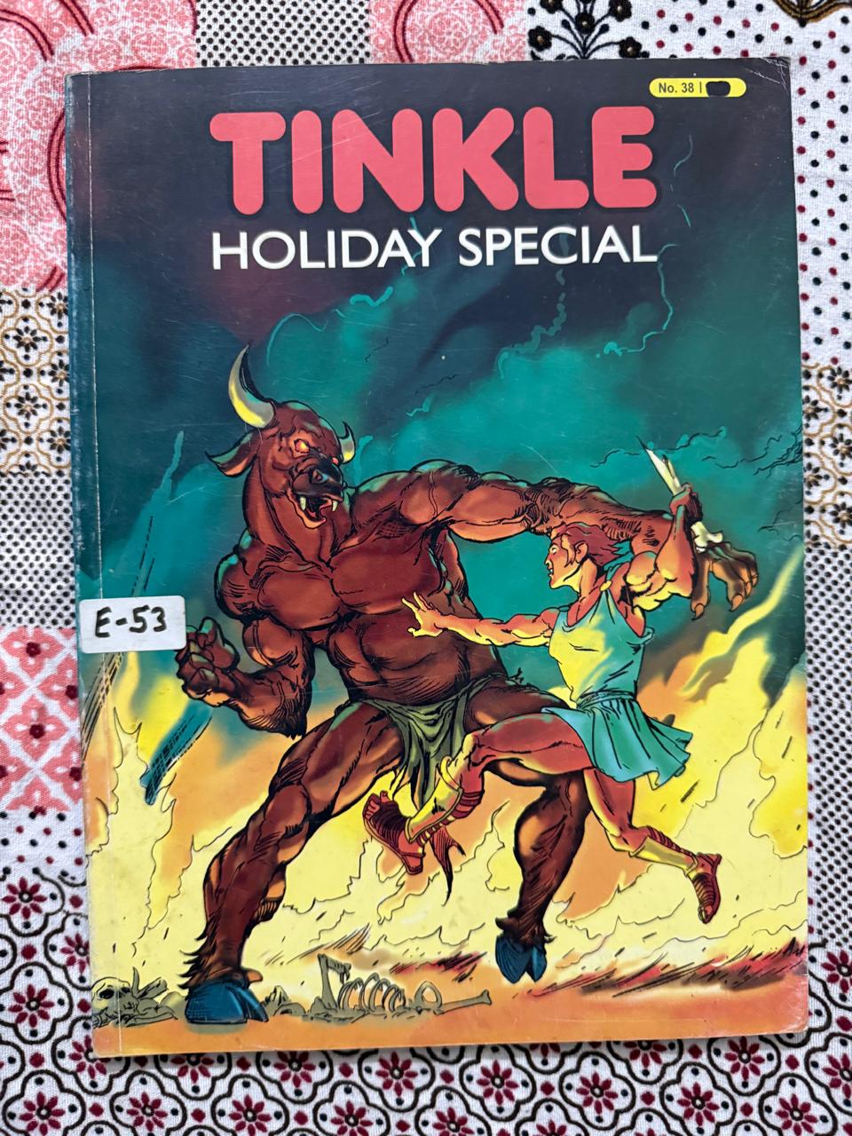 Used Book - Tinkle Holiday Special - Children's Comic - Tinkle Digest is a legendary cornerstone of Indian childhood, blending humor, adventure, and education seamlessly. Through iconic characters and engaging stories, it fosters a lifelong love for reading and creativity. This vibrant, pocket-sized treasure remains a nostalgic favorite, continuing to spark imagination and bring joy to generations of young readers.